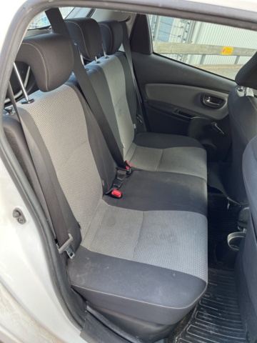 963580-22 Toyota Yaris Hybrid e-CVT, 101hp, 2015