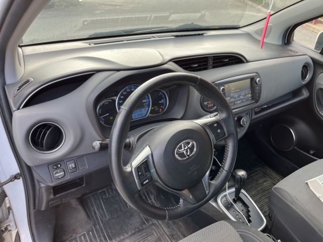 963580-24 Toyota Yaris Hybrid e-CVT, 101hp, 2015