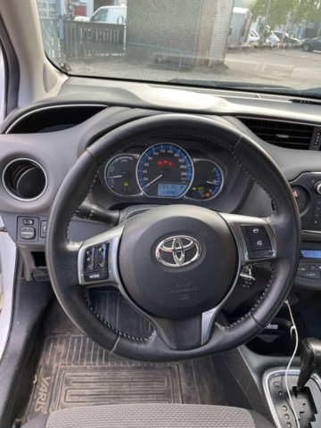 963580-25 Toyota Yaris Hybrid e-CVT, 101hp, 2015