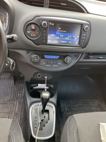 963580-29 Toyota Yaris Hybrid e-CVT, 101hp, 2015
