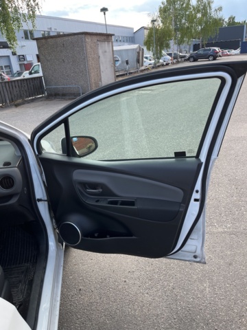 963580-30 Toyota Yaris Hybrid e-CVT, 101hp, 2015