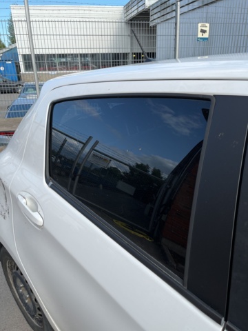 963580-37 Toyota Yaris Hybrid e-CVT, 101hp, 2015