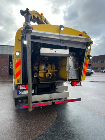 1023501-7 Combi suction truck Scania P400 6x2 12.7 Automatic, 108028 km 400hp, 2011