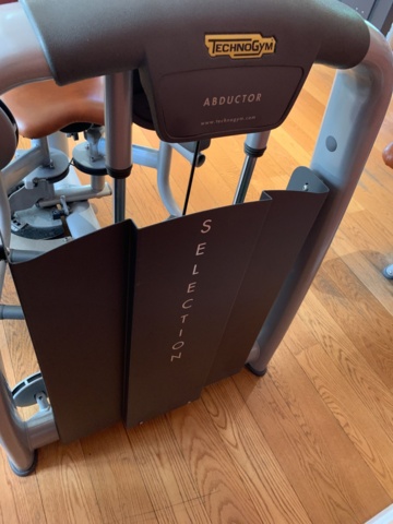 993052-7 Gym machine TechnoGym Abductor