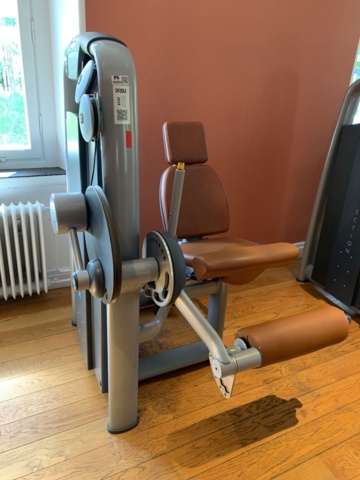 993055-2 Gym machine TechnoGym Leg Extension