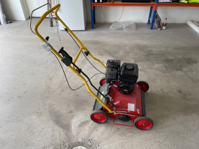 1054955-1 Briggs & Stratton moss scraper