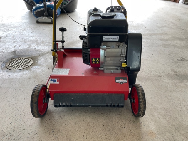 1054955-3 Briggs & Stratton moss scraper