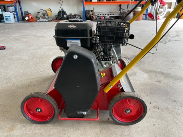 1054955-4 Briggs & Stratton moss scraper