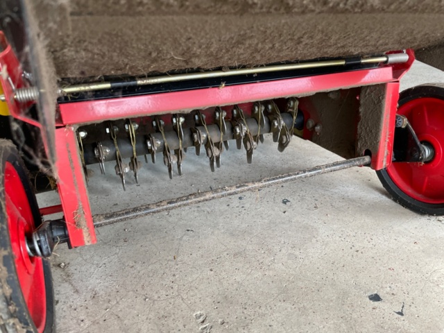 1054955-5 Briggs & Stratton moss scraper