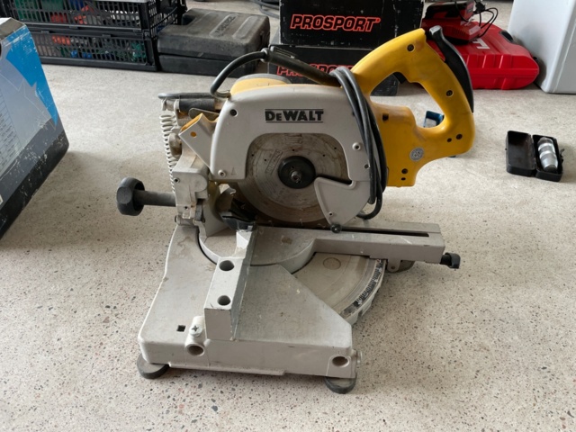 1054984-1 Miter saw DeWalt DW 700