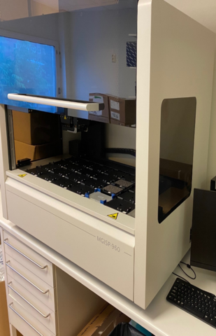 1055031-1 Pipetting robot MGISP-960 Sample preparation