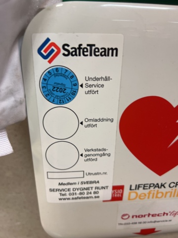 1022367-5 First aid board model larger with defibrillator