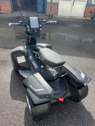 1022390-3 Elfyrhjuling Ellwee testfordon