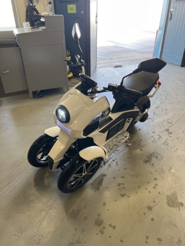 1022391-1 iTANK electric scooter