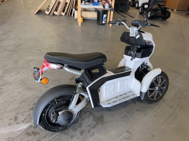 1022391-6 iTANK electric scooter