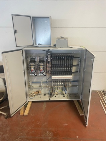 Elskåp med komponenter - Auktioner online - Nätauktioner ...