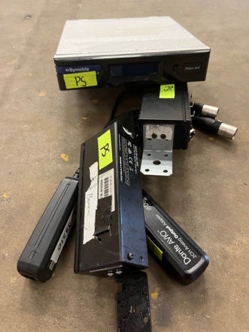 1048016-1 Various audio equipment, Dante