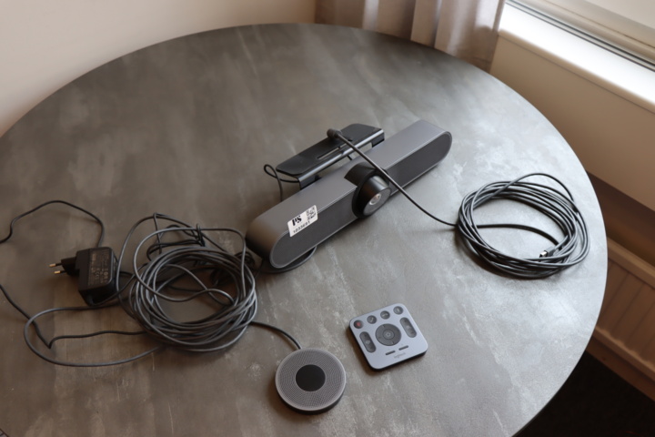 1033691-6 Logitech Meetup 4K + Extra microphone