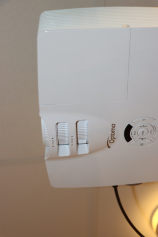 1033715-9 Projector Optima with projector screen