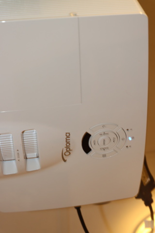 1033715-10 Projector Optima with projector screen