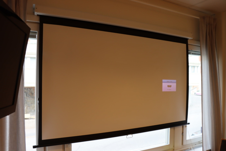 1033715-12 Projector Optima with projector screen