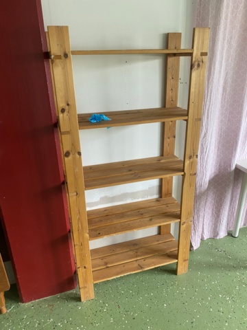 1056709-16 Lot with furniture