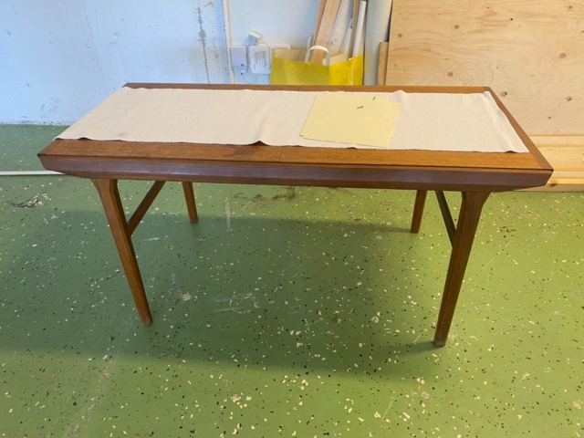 1056709-12 Lot with furniture