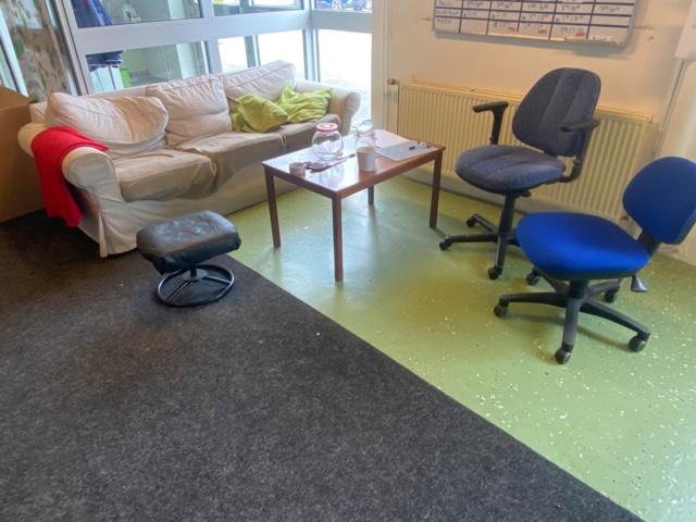 1056709-1 Lot with furniture