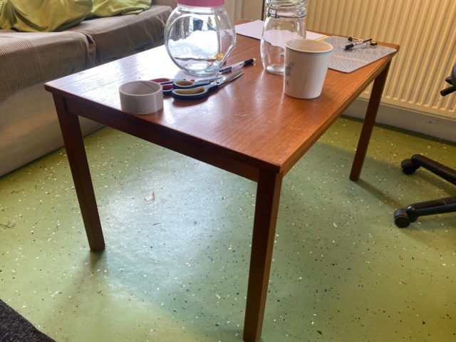 1056709-3 Lot with furniture