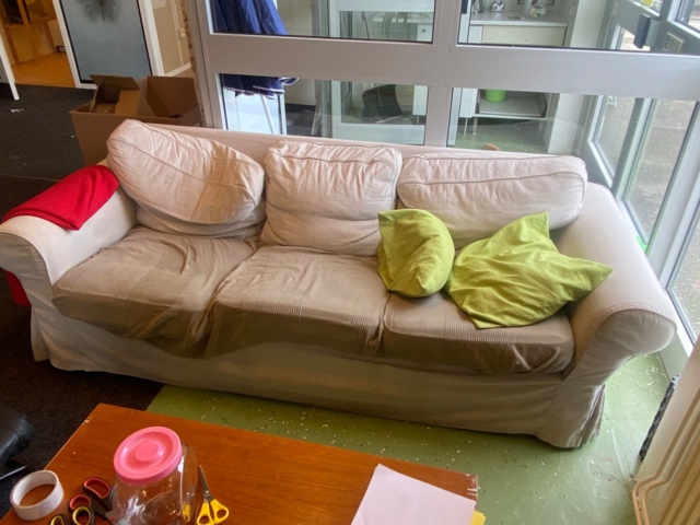 1056709-2 Lot with furniture