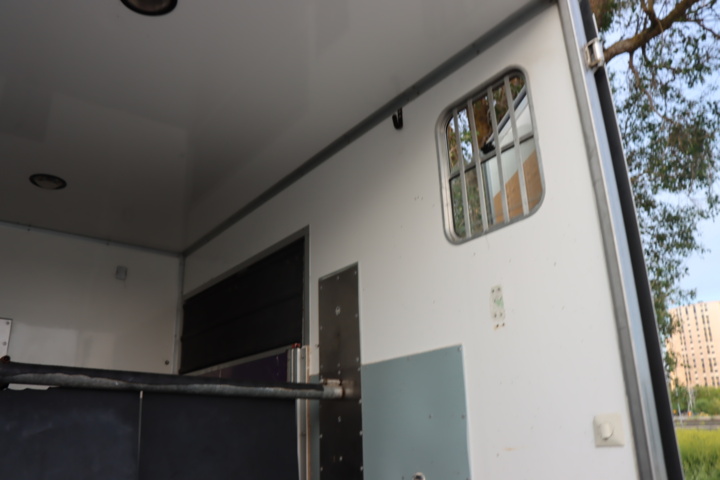 1056714-8 Mercedes-Benz Sprinter 316 CDI -03 Horse transport