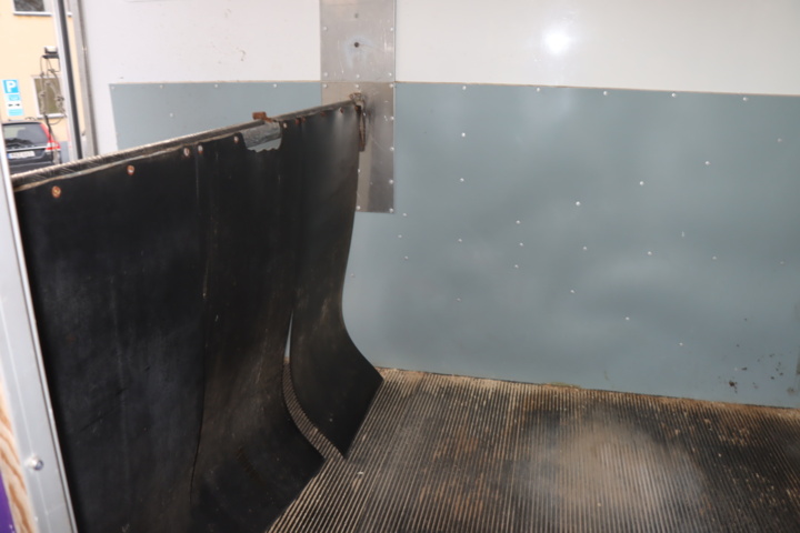 1056714-19 Mercedes-Benz Sprinter 316 CDI -03 Horse transport