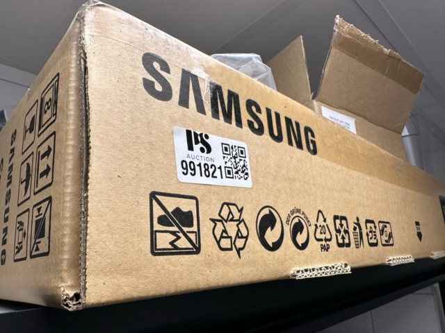 991821-1 New LED TV Samsung 32" in box