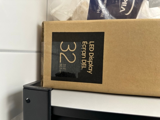 991821-3 New LED TV Samsung 32" in box