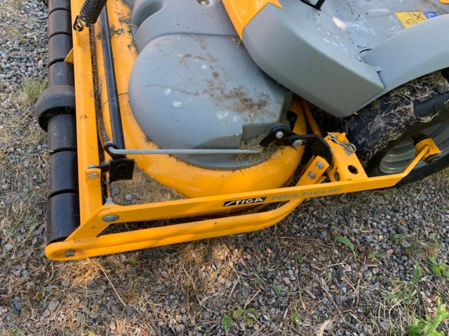 1035577-8 Åkgräsklippare Stiga Ready