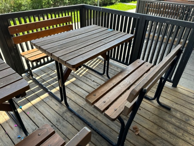 991919-1 Picnic tables (14) with fixed benches