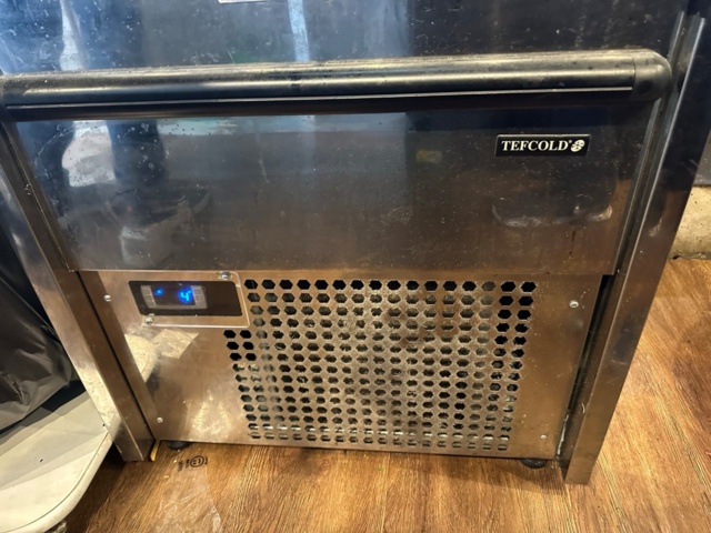 991963-4 Beverage cooler with lighting Tefcold