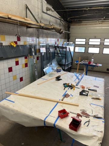 1050208-2 Workbench, spirit level and tool board