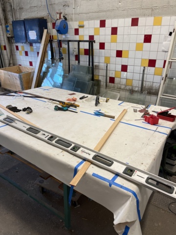 1050208-10 Workbench, spirit level and tool board