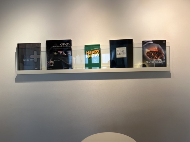 1050251-3 Waiting room furniture, cupboard, shelf