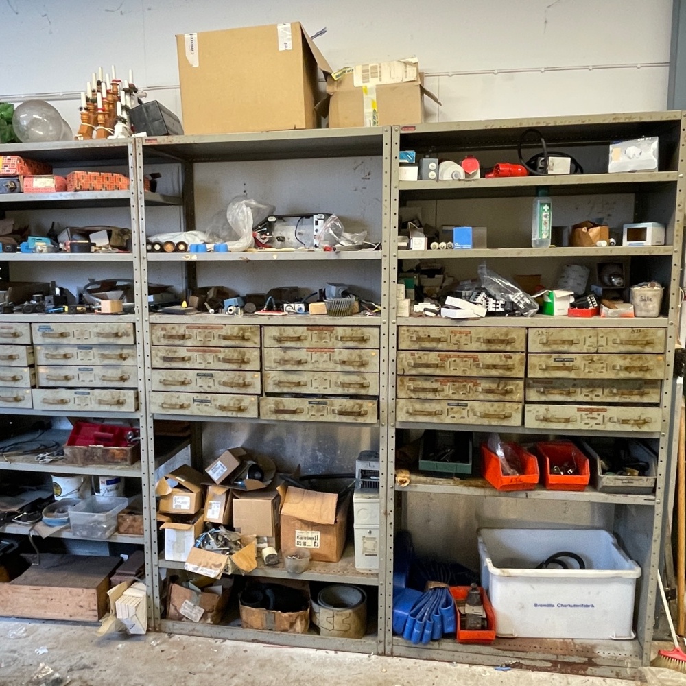 1059771-1 3 metal shelves with things on them