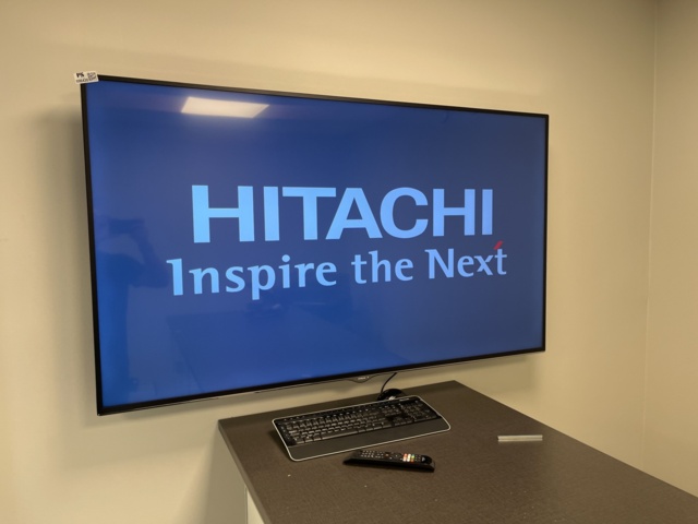 996430-3 TV Hitachi incl. Wall mount