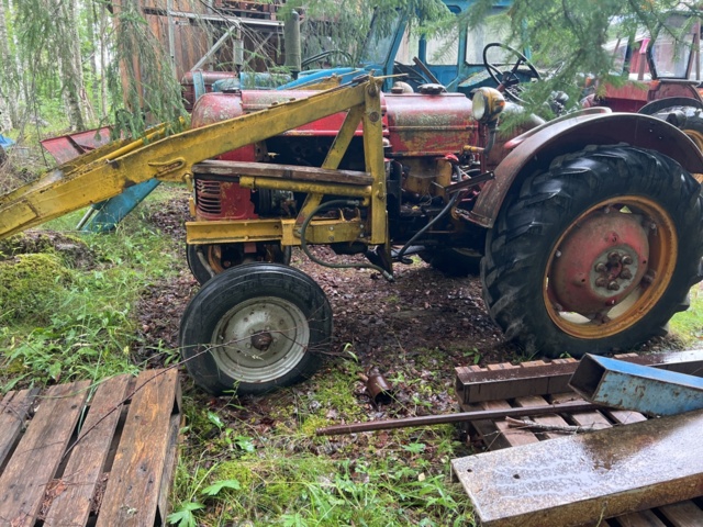 897394-2 Volvo T25 with a front loader brave