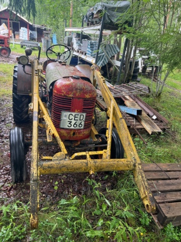 897394-3 Volvo T25 with a front loader brave