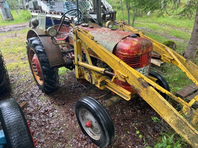 897394-4 Volvo T25 with a front loader brave