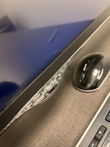 996430-5 TV Hitachi incl. Wall mount