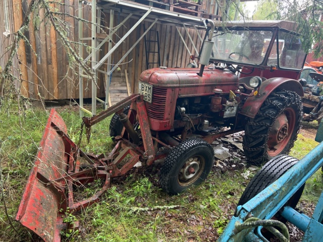 897396-1 Volvo T22 with snow blade BXM485