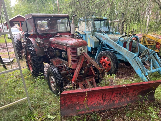897396-2 Volvo T22 with snow blade BXM485