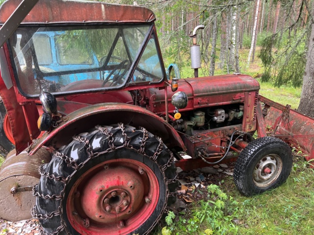 897396-4 Volvo T22 with snow blade BXM485
