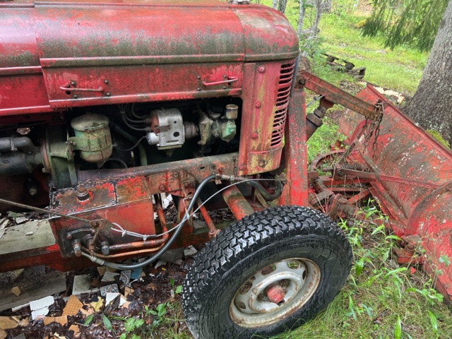 897396-5 Volvo T22 with snow blade BXM485